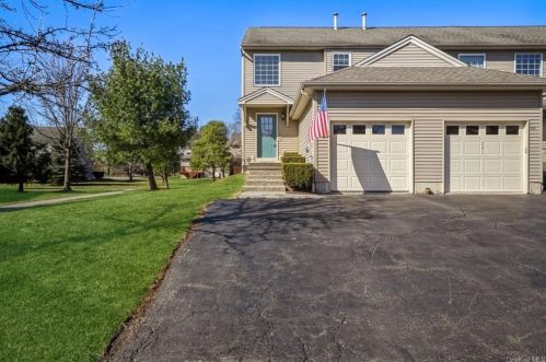 279 Crestwood Ct, Fishkill, NY 12524-3314