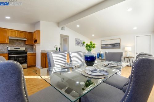 2072 Everglade St, Hayward CA  94545-4737 exterior