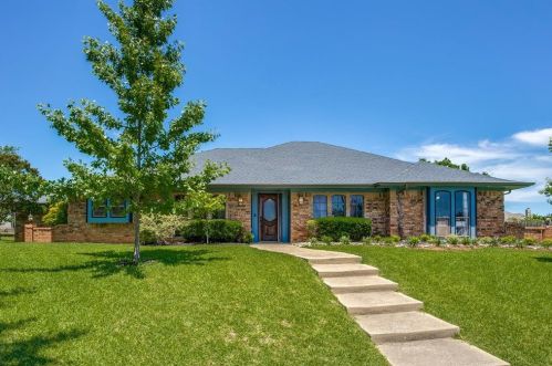 1613 Rollinghill Cir, Garland, TX 75043-1125