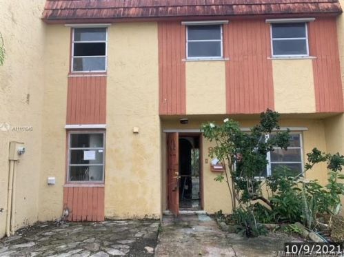 912 81st Pl, Hialeah, FL 33014-3516