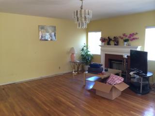 7050 Andasol Ave, Van Nuys CA  91406-3538 exterior