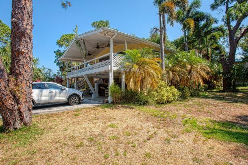 1578 Mac Chesney Dr, Tarpon Springs, FL 34689-2014