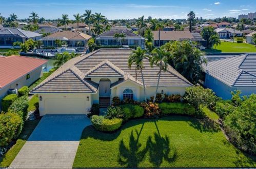 1161 Lighthouse Ct, Marco Island FL  34145-4543 exterior