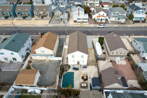 12 Brown Ave, Lavallette, NJ 08735-2206