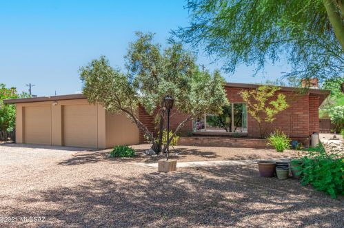 5826 Baker St, Tucson, AZ 85711-2410