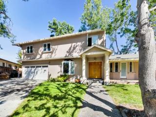 2331 Carmel Dr, Palo Alto CA  94303-3143 exterior
