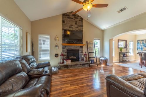 437 Locust St, Lodi CA  95240-2321 exterior
