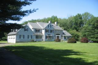 3366 Congress St, Fairfield, CT 06824-2034