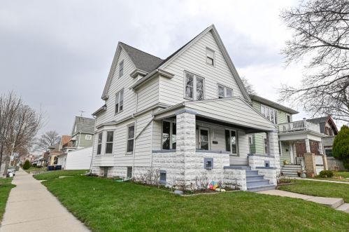 1669 28th St, Milwaukee, WI 53215-1936