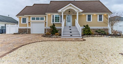 131 Bruce Dr, Cedar Bonnet Island, NJ 08050-3608