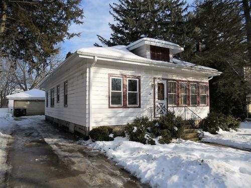 419 State St, Oconomowoc, WI 53066-3738