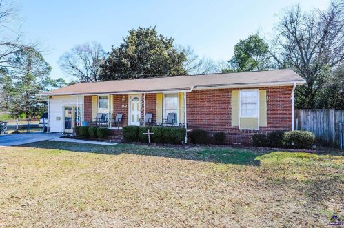 98 Wisconsin Ave, Warner Robins, GA 31093-2228