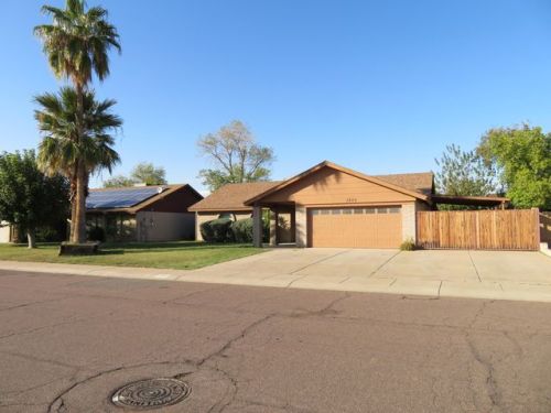 5202 Beverly Ln, Glendale, AZ 85306-1921