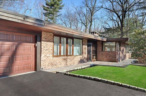 24 Elizabeth Pl, Armonk, NY 10504-1428