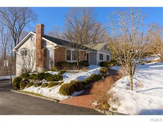 27 Sunset Dr, Crotonville NY  10562-2101 exterior