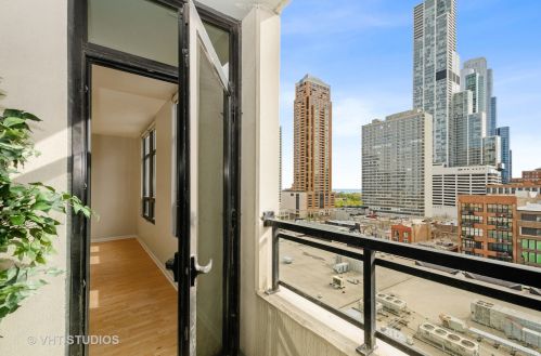 1255 State St, Chicago IL  60605-1928 exterior