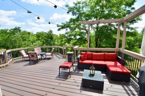 7039 Highland Creek Dr, Bridgeville, PA 15017-3440
