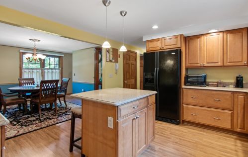160 Buttonwood Dr, Auburn NH  03032-3433 exterior