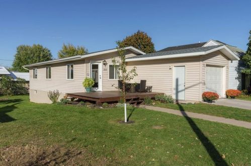 237 Mckinley Ave, Brackett, WI 54742-9637