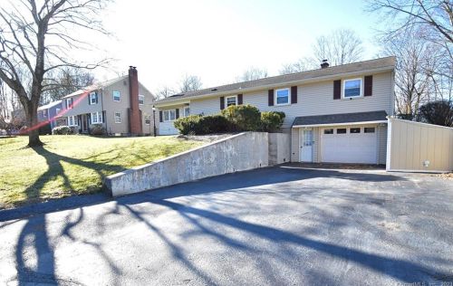 20 Lincoln Dr, Southington, CT 06489-2010