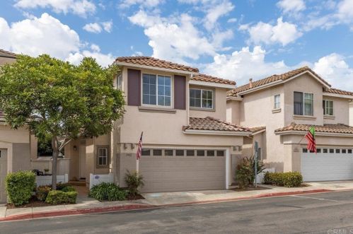 1942 Courage St, Vista, CA 92081-7021