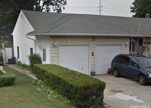278 Nevada St, North Lindenhurst, NY 11757-5201