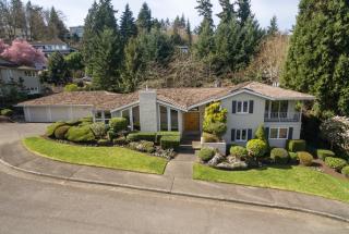 9908 5th Pl, Bellevue, WA 98004-6544