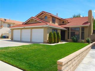 3010 Dolomite Ave, Palmdale CA  93550-8324 exterior