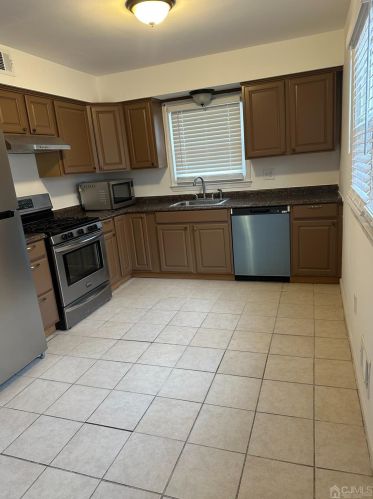 18 Exeter Ave, Edison NJ  08817-4904 exterior