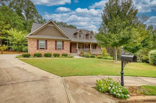 355 Louie Ln, Jefferson, GA 30549-3228