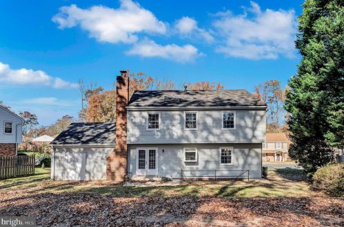 6153 Roxbury Ave, Springfield VA  22152-1625 exterior