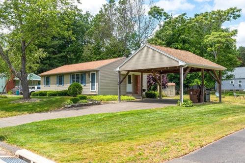 17 Cora St, Enfield, CT 06082-5119