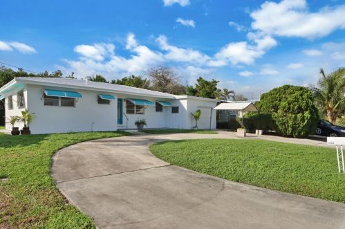 1952 Circle Dr, West Palm Beach FL  33408-2606 exterior