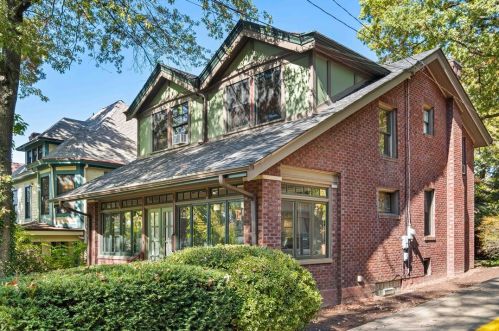 145 Lloyd Ave, Pittsburgh, PA 15218-1609