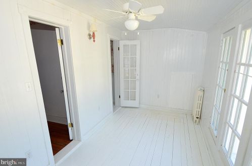 151 Fairfax St, Berkeley Springs WV  25411-3237 exterior