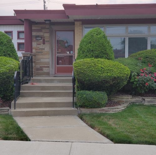 9044 Bennett Ave, Chicago, IL 60617-3514