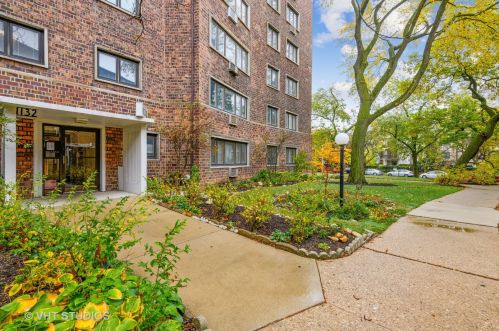 1132 Lunt Ave, Chicago, IL 60626-3520