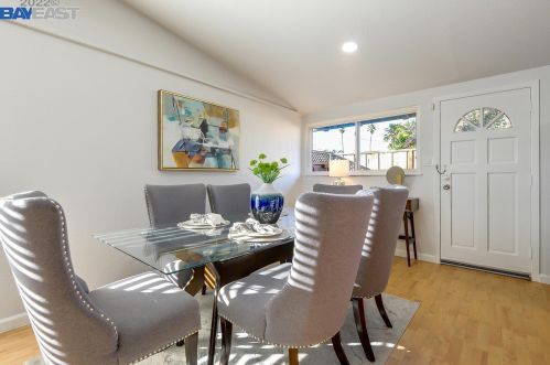 2072 Everglade St, Hayward CA  94545-4737 exterior