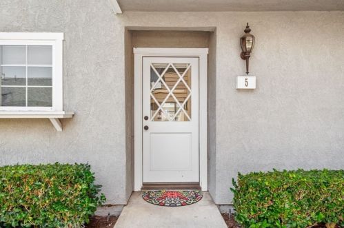 5 Fox Holw, Irvine CA  92614-5494 exterior