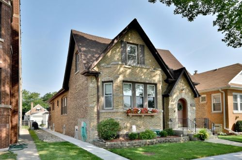 5806 Moody Ave, Chicago, IL 60646-5310