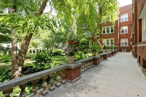 737 Buckingham Pl, Chicago, IL 60657-2410