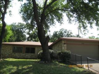 1810 J J Seabrook Dr, Austin TX  78721-1228 exterior