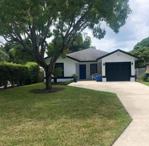 122 10th Ave, Delray Beach FL  33444-1634 exterior