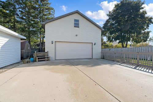 1907 Emmet St, Two Rivers, WI 54241-2728