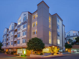 136 102nd Ave, Bellevue WA  98004-8134 exterior