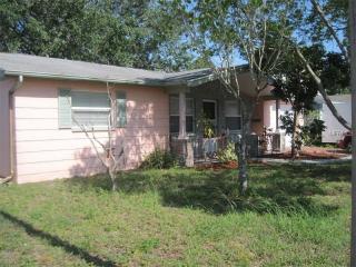 1050 Maybury Dr, Tarpon Springs, FL 34691-5132