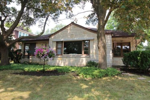 8628 Glencoe Cir, Milwaukee, WI 53226-4630