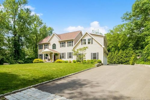 82 Hickory Dr, New Canaan, CT 06840-5133