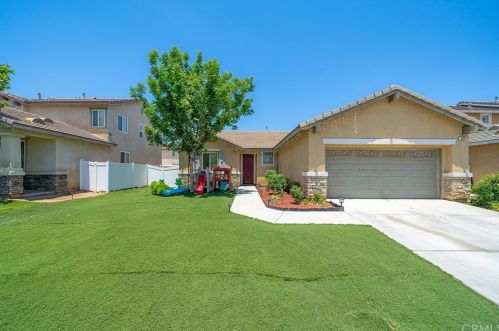 300 Sparkler Ln, Perris, CA 92571-4839