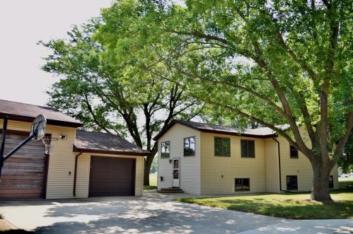 307 Redwood St, Marshall, MN 56258-1347